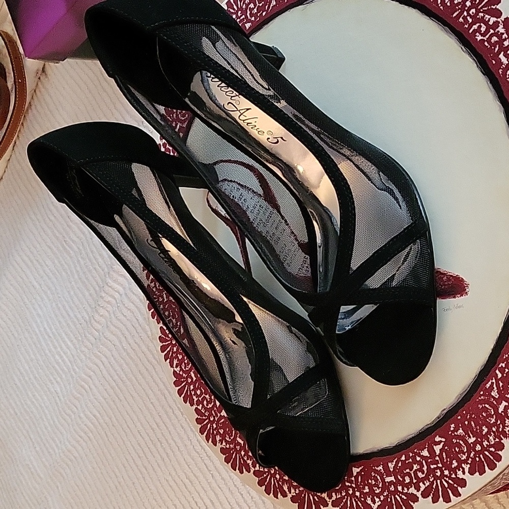 Easy Street Alive@5 Black Picaboo Mesh pumps.